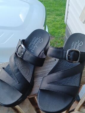 Skechers Women's Black Relaxed Fit Yoga Form Sandals